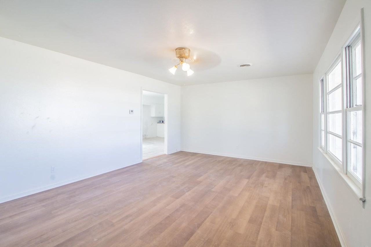 4621 35th St - Photo 2 of 17