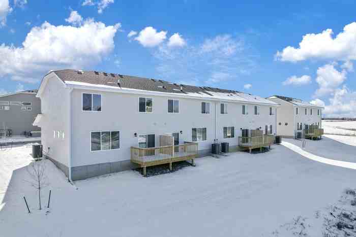 1408 Ne Primrose Ln - Photo 2 of 20