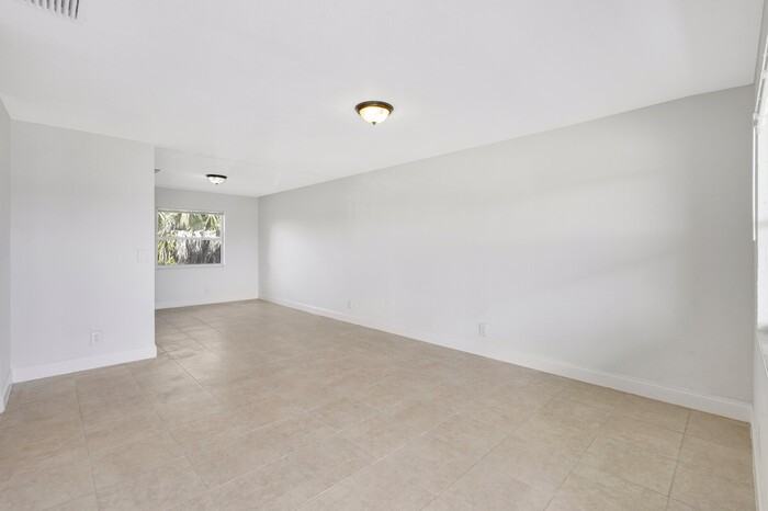 3237 Avenue J #Z - Photo 2 of 11