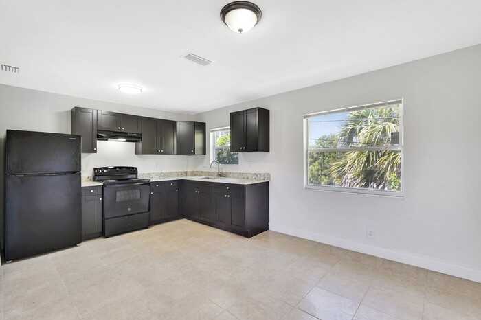 3237 Avenue J #Z - Photo 4 of 11