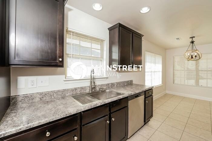 960 Clover Ave - Photo 7 of 16