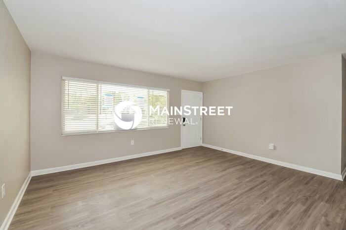 2605 Bay St - Photo 3 of 16