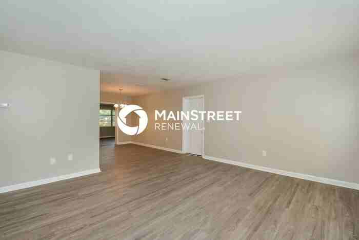 2605 Bay St - Photo 4 of 16