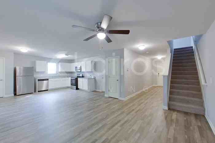 10 Plymouth Ct - Photo 4 of 22