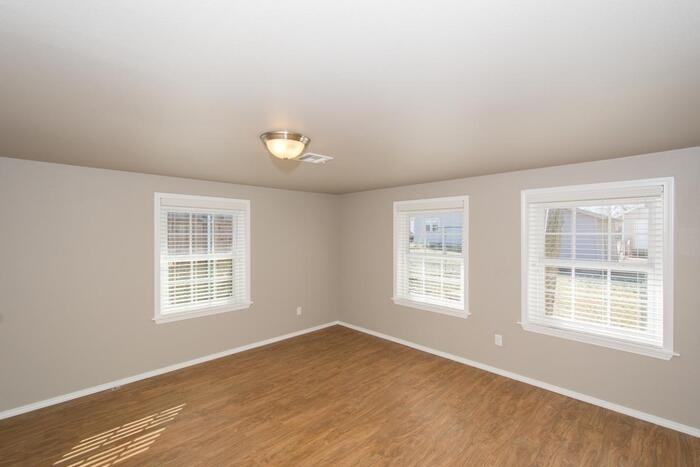 E 7th St - Photo 5 of 18