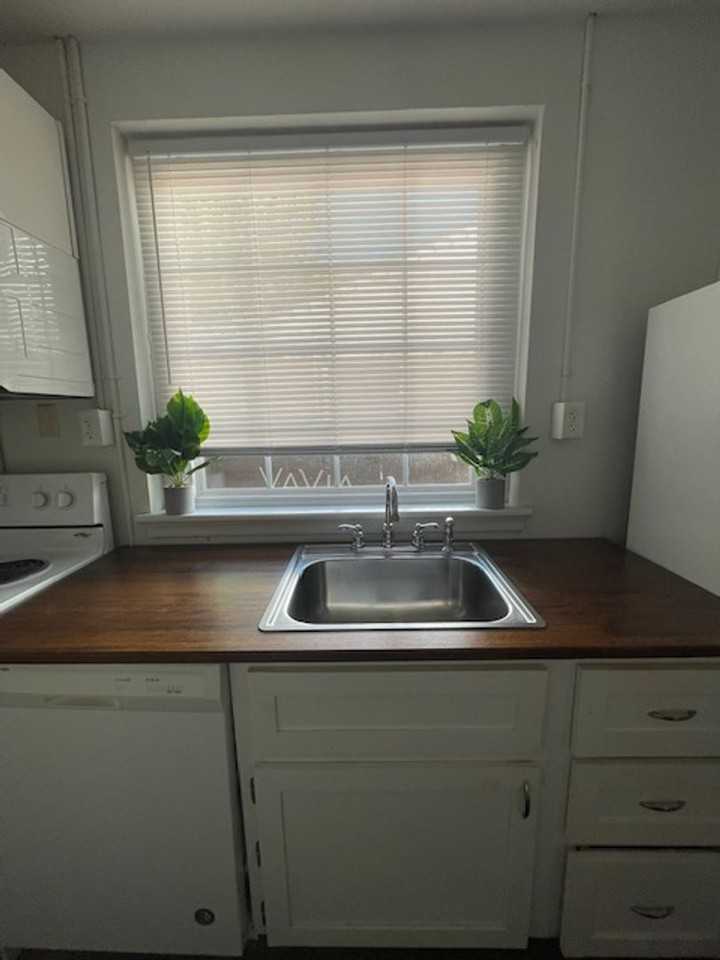 401 Waccamaw Ave - Photo 6 of 12