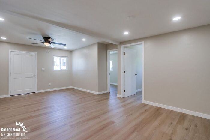 3133 Chamoune Ave - Photo 7 of 23