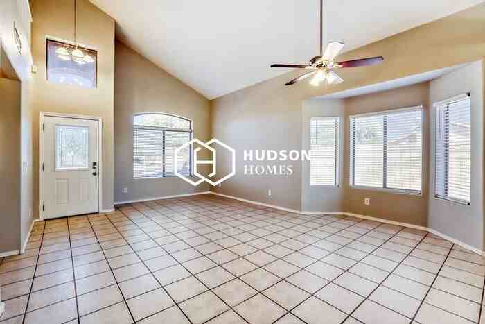 6411 S 23rd Ave - Photo 4 of 29