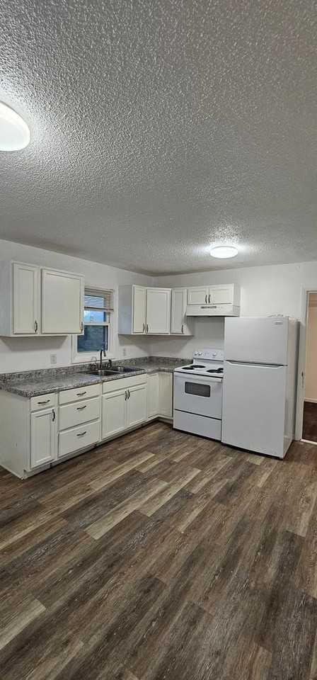 10716 Bennington Ave - Photo 5 of 29