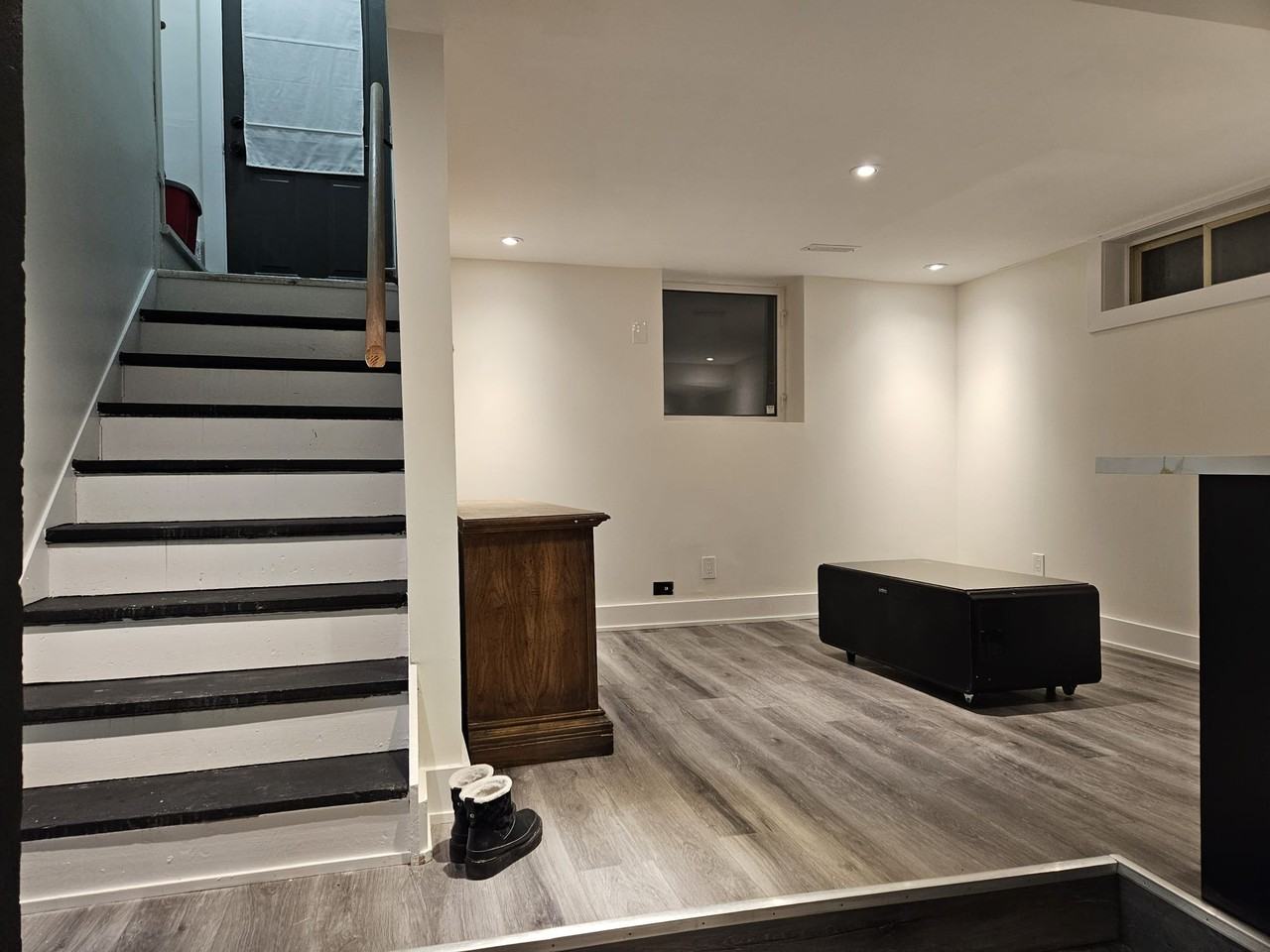 134 Bridgeport Road East - Photo 2 of 14