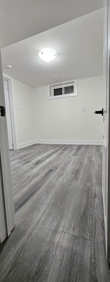 134 Bridgeport Road East - Photo 4 of 14