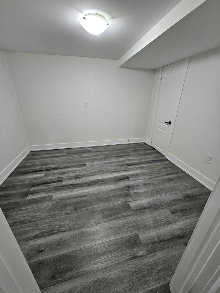 134 Bridgeport Road East - Photo 7 of 14