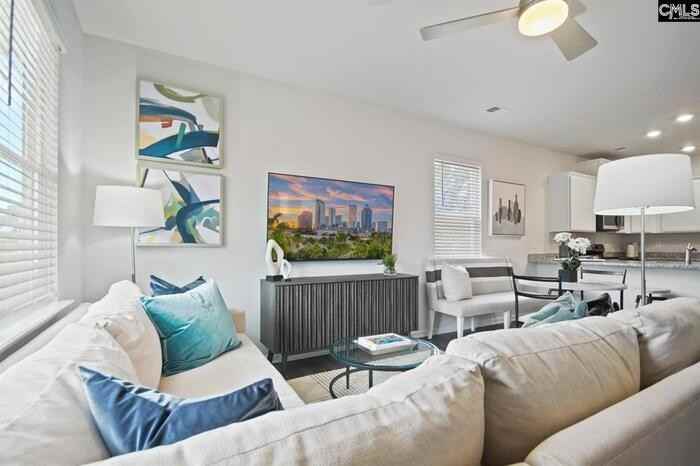 445 Lady Liberty Way - Photo 3 of 26