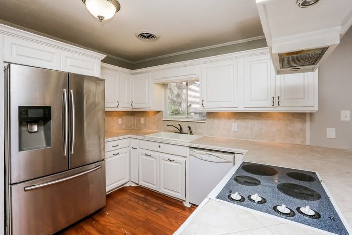 320 Southridge Dr - Photo 3 of 10