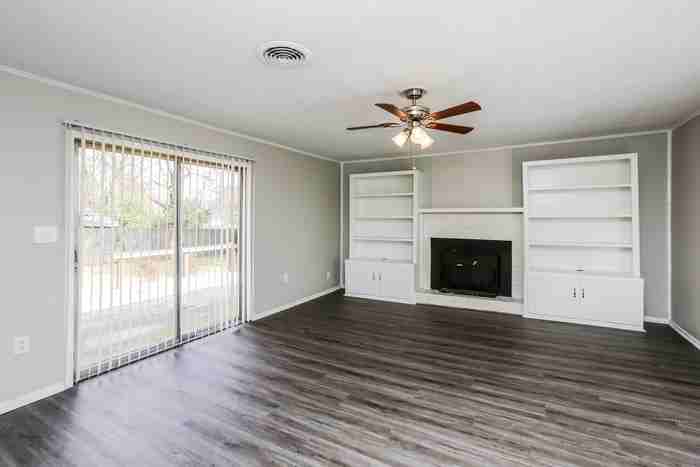 320 Southridge Dr - Photo 4 of 10