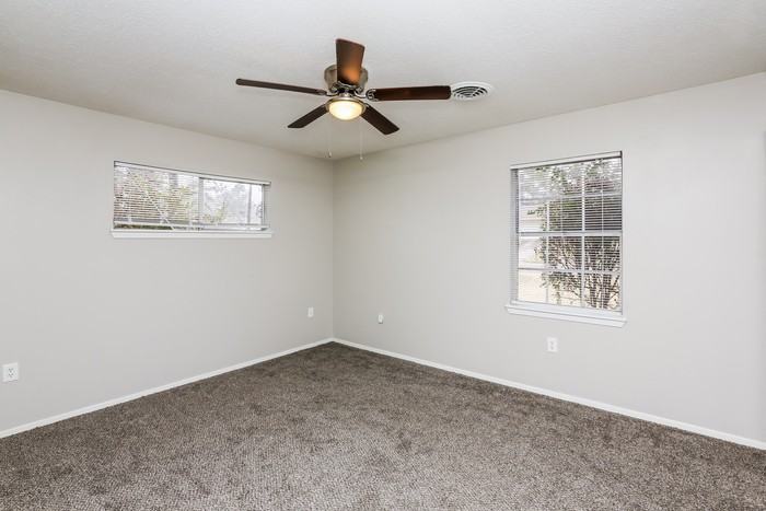 320 Southridge Dr - Photo 5 of 10