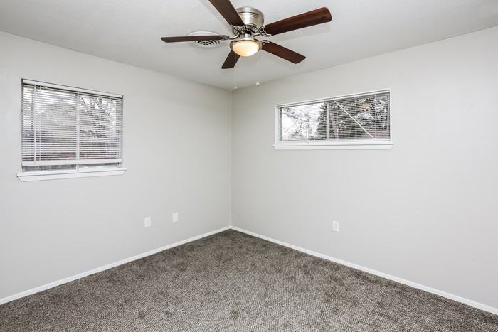 320 Southridge Dr - Photo 6 of 10