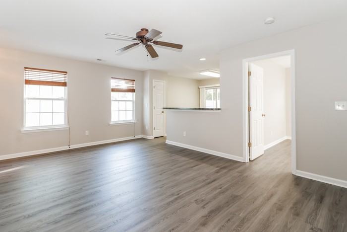 3029 Hollybrooke Dr - Photo 4 of 11