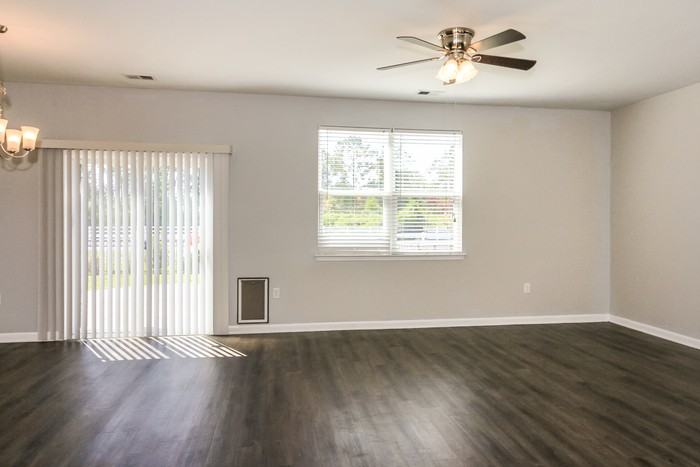 534 Hay Hill Ln - Photo 3 of 12