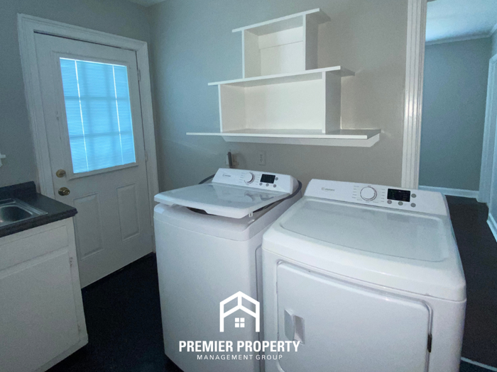 3912 Wales Ave - Photo 5 of 11