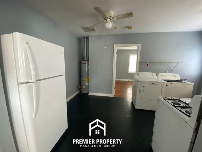 3914 Wales Ave - Photo 4 of 10