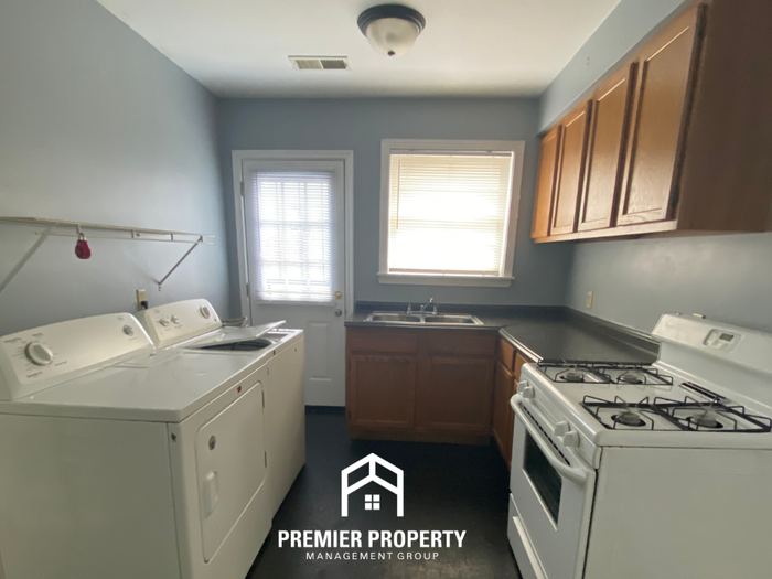 3914 Wales Ave - Photo 5 of 10