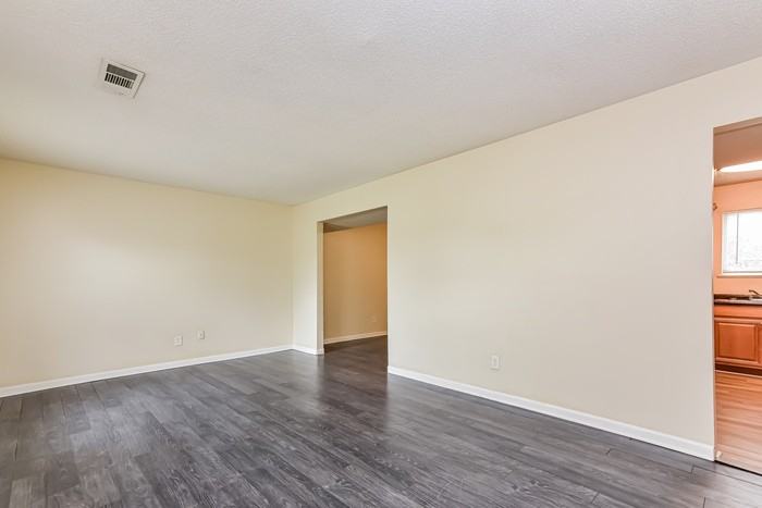 5443 Northcut Dr - Photo 4 of 17