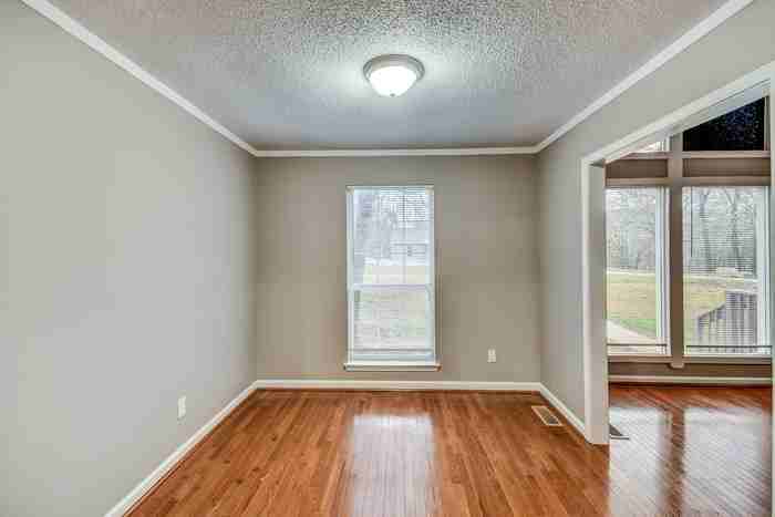 375 Ridgewood Dr - Photo 5 of 12