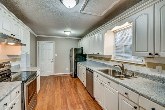 375 Ridgewood Dr - Photo 6 of 12