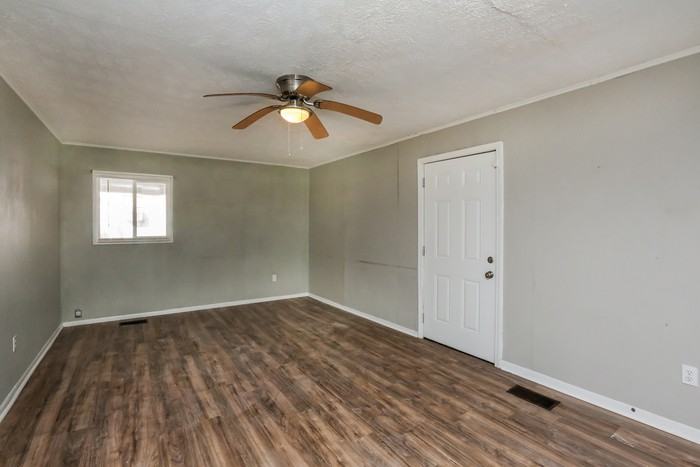 3162 Oak Forest Dr - Photo 3 of 11