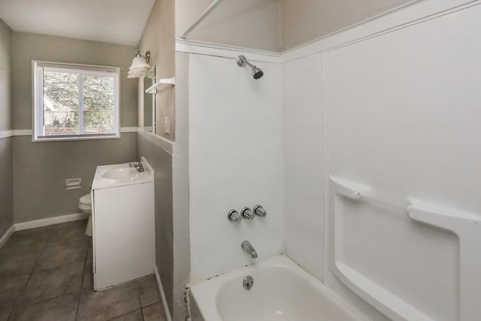 3162 Oak Forest Dr - Photo 6 of 11