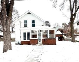 featured image of 32 3rd Ave S