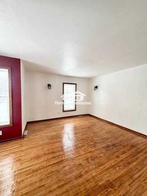 32 3rd Ave S - Photo 3 of 19