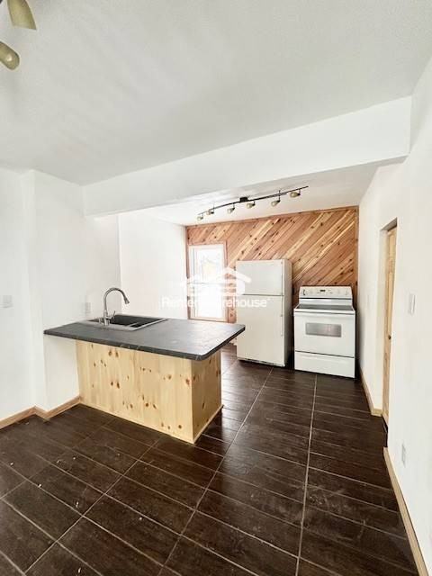 32 3rd Ave S - Photo 5 of 19