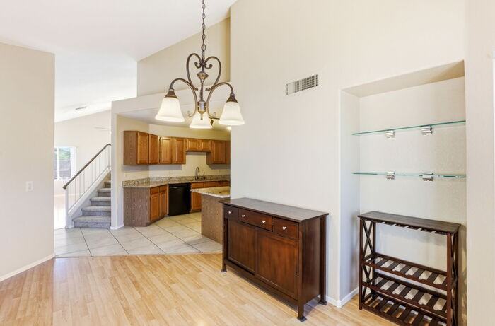 1295 N Blackstone Dr - Photo 7 of 32