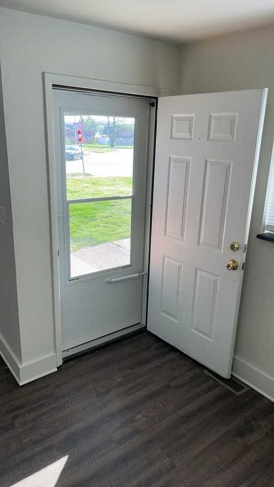 719 Wiltshire Blvd #3 - Photo 4 of 22