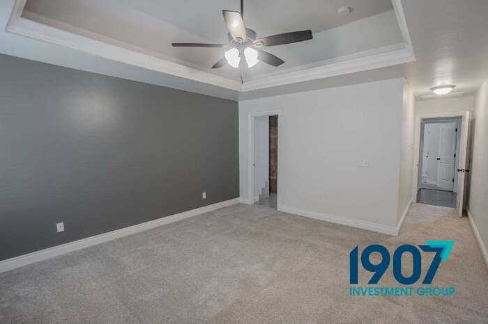 1013 Samantha Ln - Photo 6 of 40