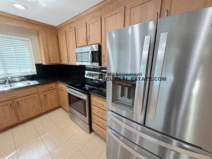 3056 Stonehenge Rd - Photo 6 of 18