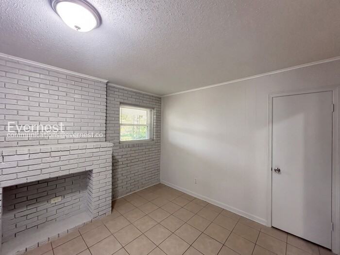 1416 Moss Point Dr - Photo 6 of 34