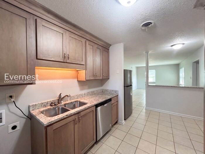 1416 Moss Point Dr - Photo 3 of 35