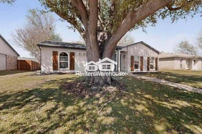 805 Cambridge Dr - Photo 2 of 43