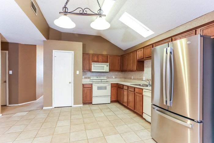 7014 Snowivy Ct - Photo 6 of 20