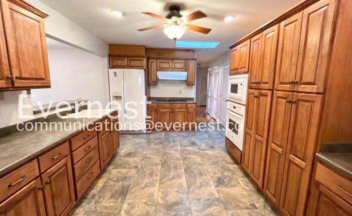 5737 Garrett Dr - Photo 4 of 29