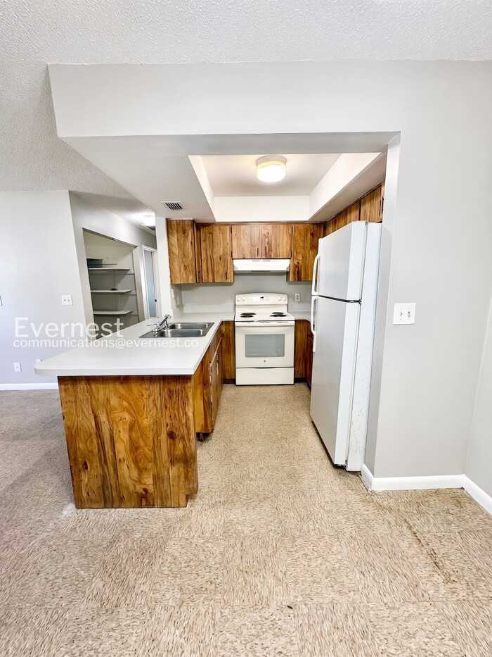 3062 Saint Paul Dr - Photo 4 of 16