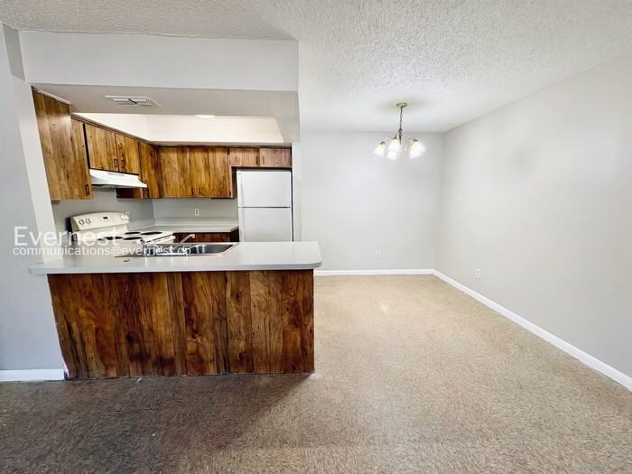 3062 Saint Paul Dr - Photo 5 of 16