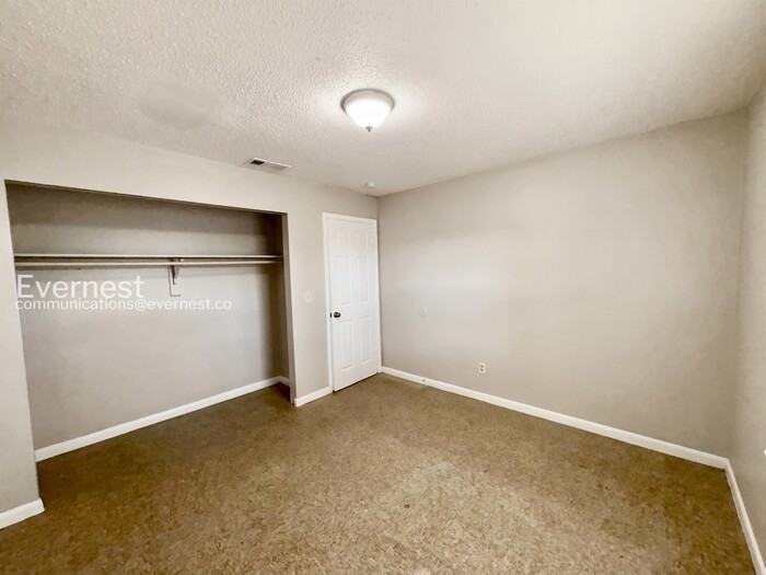 3062 Saint Paul Dr - Photo 6 of 16