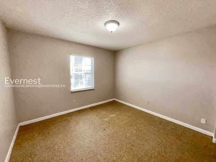 3062 Saint Paul Dr - Photo 7 of 16