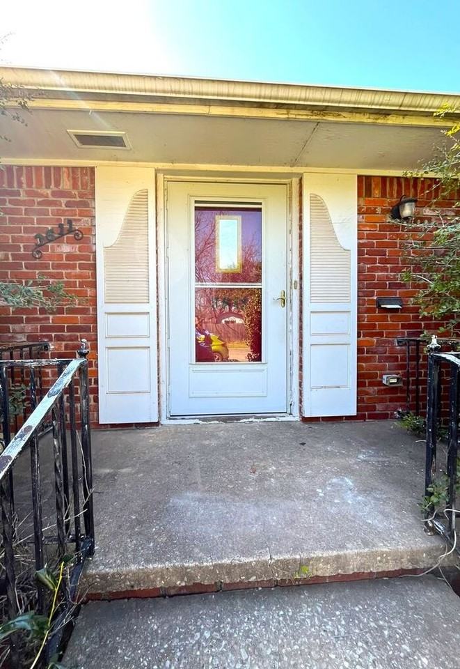 3611 N Drexel Blvd - Photo 2 of 16