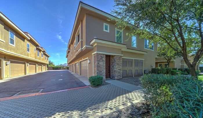 5550 N 16th St #152 - Photo 4 of 38