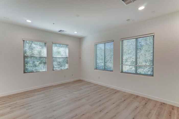 5550 N 16th St #152 - Photo 5 of 38